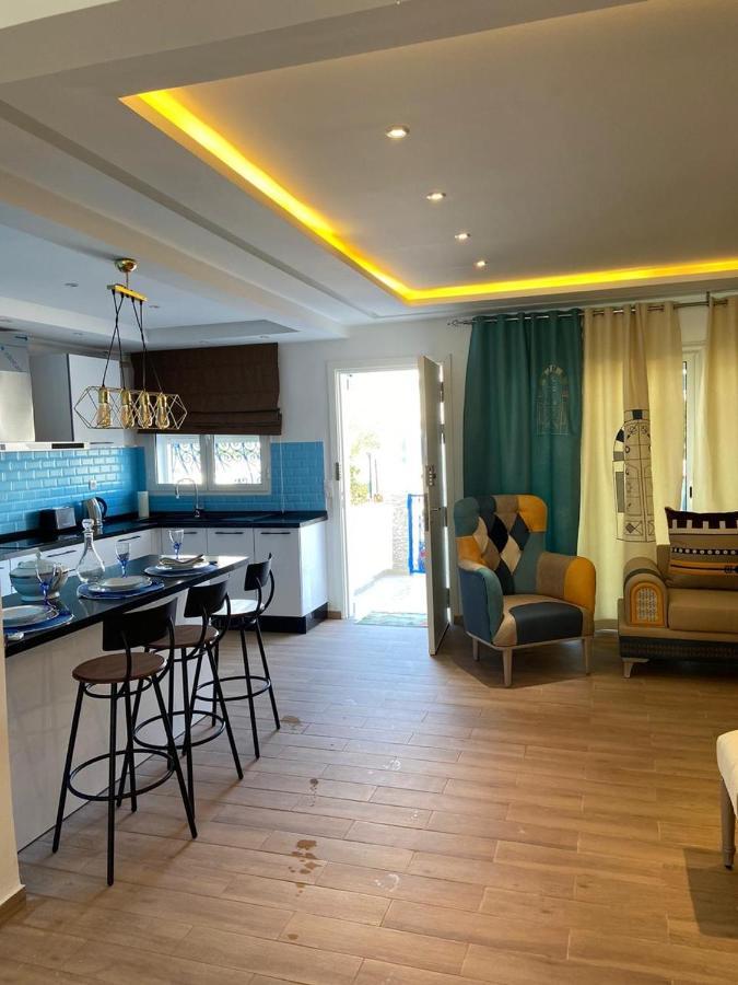 Marvellous Water Front Appartement In Gammarth ,2 Bd ,2Bathrooms, Salon/شقة فاخرة جدا على البحر مباشرة، في ارقى منطقة قمرت تونس Extérieur photo