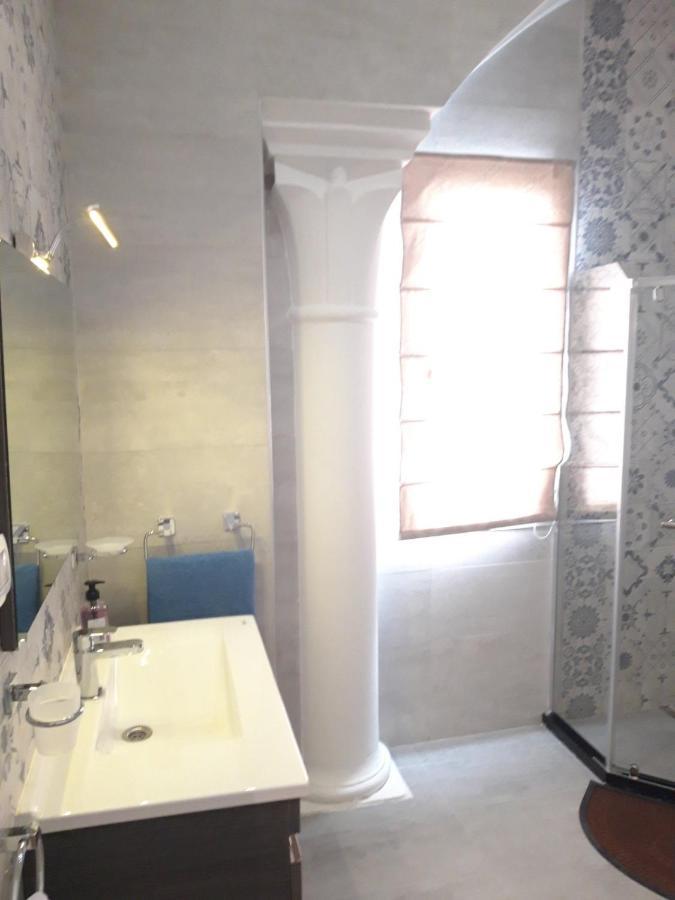 Marvellous Water Front Appartement In Gammarth ,2 Bd ,2Bathrooms, Salon/شقة فاخرة جدا على البحر مباشرة، في ارقى منطقة قمرت تونس Extérieur photo