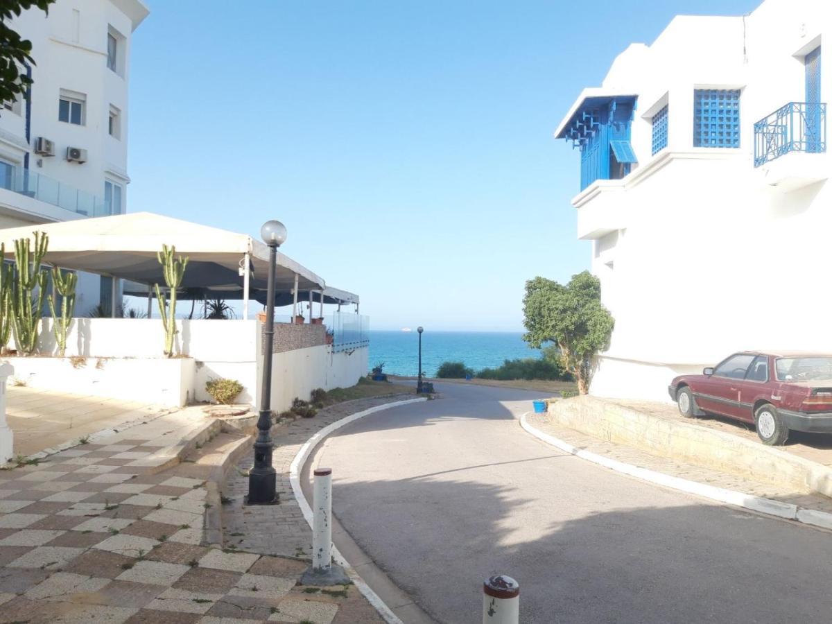 Marvellous Water Front Appartement In Gammarth ,2 Bd ,2Bathrooms, Salon/شقة فاخرة جدا على البحر مباشرة، في ارقى منطقة قمرت تونس Extérieur photo