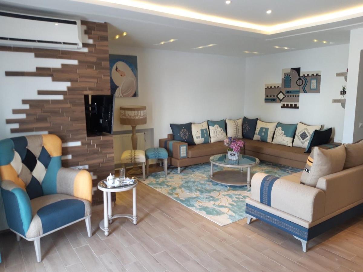 Marvellous Water Front Appartement In Gammarth ,2 Bd ,2Bathrooms, Salon/شقة فاخرة جدا على البحر مباشرة، في ارقى منطقة قمرت تونس Extérieur photo